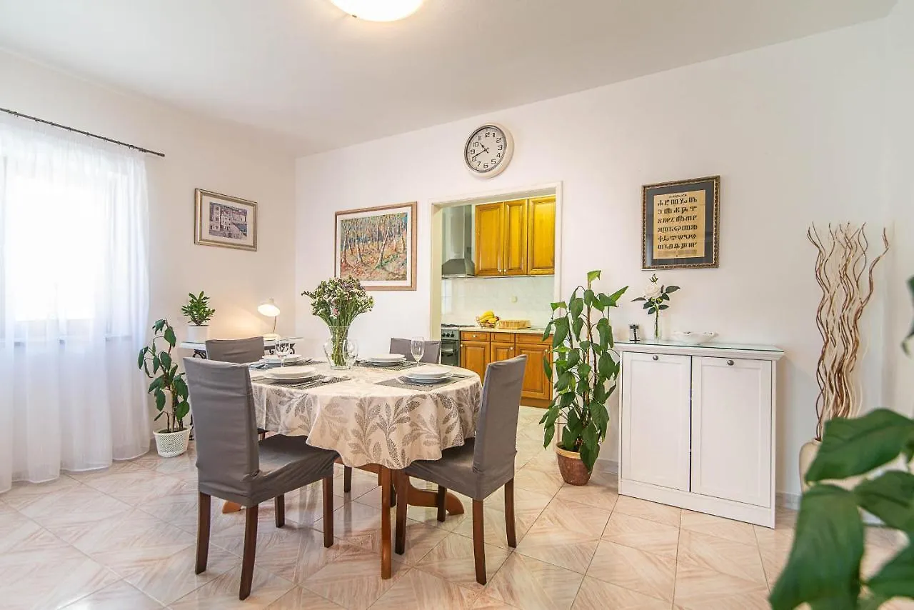 Apartment Revera Rovinj